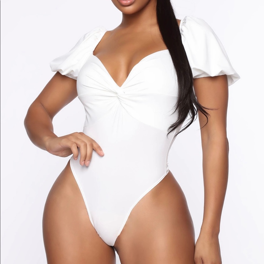 FASHION NOVA TREAT HER BETTER BODYSUIT SIZE:L